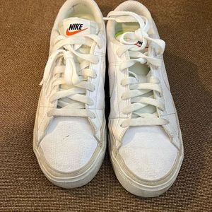 Nike Legacy Court Sneakers